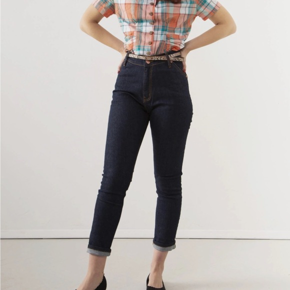 Lady K Loves Jeans - Picture 1 of 5